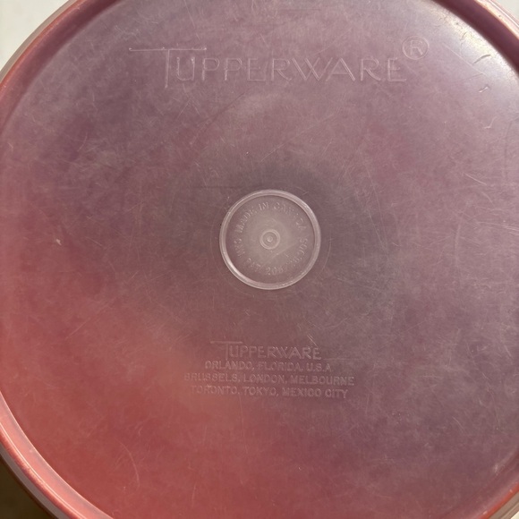 Vintage Tupperware 271-9 burnt orange mixing bowl with lid - Picture 3 of 8